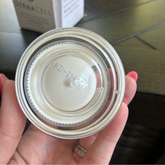 Dermacell New enriched collagen cream for face 1 ounce jar with box, open box - Picture 6 of 8